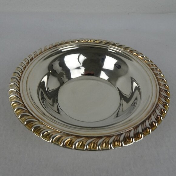 Wm A Rogers Silverplate Bowl Vintage Round Candy Nut Dish 6.5 in Reticulated - Picture 1 of 9